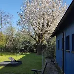 Blaues Haus - Kleinere Doppelhaushaelfte In Stadtkernnaehe Mit Traumhaftem Bad Und Kueche Lejlighed