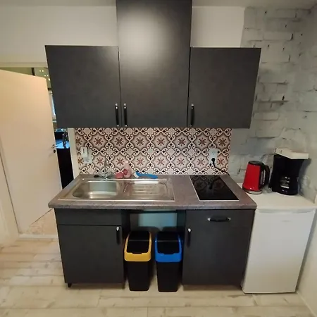 Kleinere Doppelhaushaelfte In Stadtkernnaehe Von 47506 Inklusive Kueche *