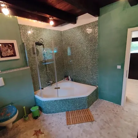 Kleinere Doppelhaushaelfte In Stadtkernnaehe Von 47506 Inklusive Kueche 公寓