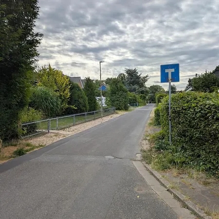 Blaues Haus - Kleinere Doppelhaushaelfte In Stadtkernnaehe Mit Traumhaftem Bad Und Kueche