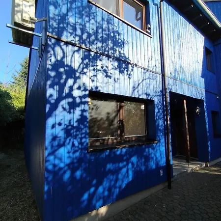 Blaues Haus - Kleinere Doppelhaushaelfte In Stadtkernnaehe Mit Traumhaftem Bad Und Kueche Appartement Neukirchen-Vluyn