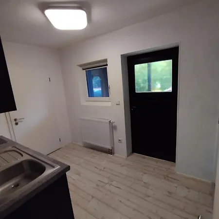 Kleinere Doppelhaushaelfte In Stadtkernnaehe Von 47506 Inklusive Kueche *