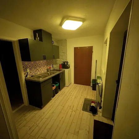 Kleinere Doppelhaushaelfte In Stadtkernnaehe Von 47506 Inklusive Kueche Apartamento