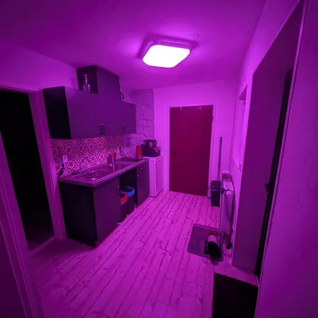 Kleinere Doppelhaushaelfte In Stadtkernnaehe Von 47506 Inklusive Kueche