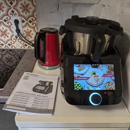 Blaues Haus - Kleinere Doppelhaushaelfte In Stadtkernnaehe Mit Traumhaftem Bad Und Kueche