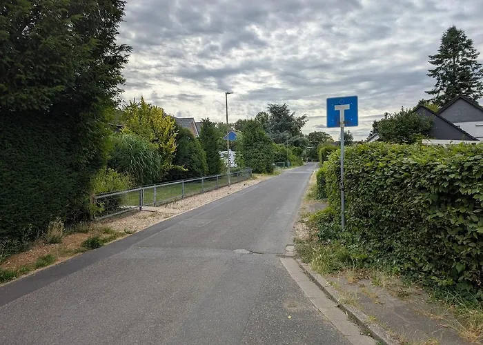 Blaues Haus - Kleinere Doppelhaushaelfte In Stadtkernnaehe Mit Traumhaftem Bad Und Kueche