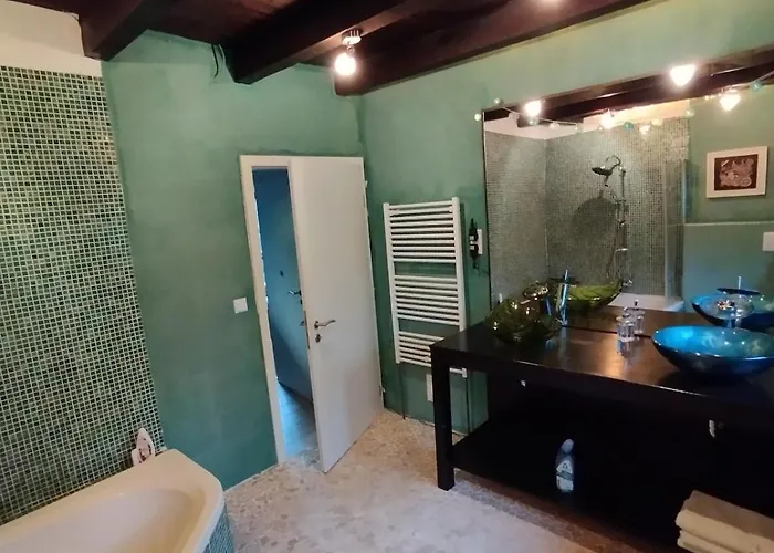 Blaues Haus - Kleinere Doppelhaushaelfte In Stadtkernnaehe Mit Traumhaftem Bad Und Kueche