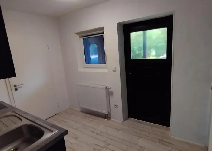 Blaues Haus - Kleinere Doppelhaushaelfte In Stadtkernnaehe Mit Traumhaftem Bad Und Kueche *