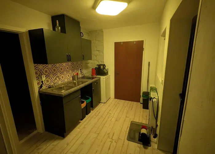 Blaues Haus - Kleinere Doppelhaushaelfte In Stadtkernnaehe Mit Traumhaftem Bad Und Kueche Appartement