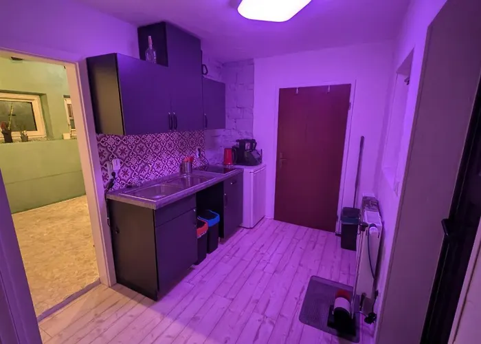 公寓 Blaues Haus - Kleinere Doppelhaushaelfte In Stadtkernnaehe Mit Traumhaftem Bad Und Kueche 诺伊基兴-弗林